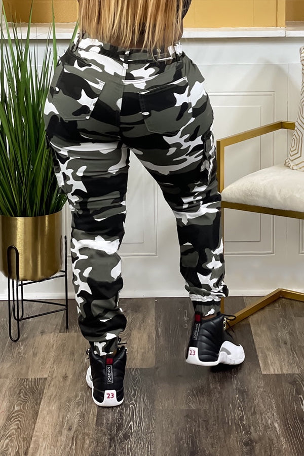 Camo Print Flap Pocket Cargo Pants